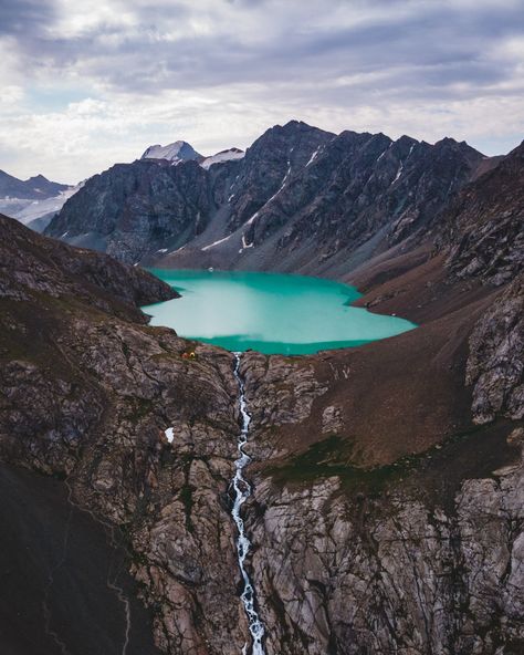 Everything you need to know about the 3-day trek to Ala-Kul lake in Kyrgyzstan. Starting from Karakol all the way to Ala-Kul and back to Karakol. Concrete Cabin, Countries Of Asia, Yurt Tent, Hiking Map, Countries Around The World, Photo Story, Beautiful Lakes, Central Asia, Countries Of The World