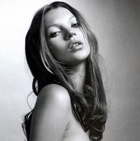 Pop Magazine, Mode Editorials, 90s Models, Vogue Beauty, Model Aesthetic, Naomi Campbell, Models Off Duty, Model Life, Kate Moss