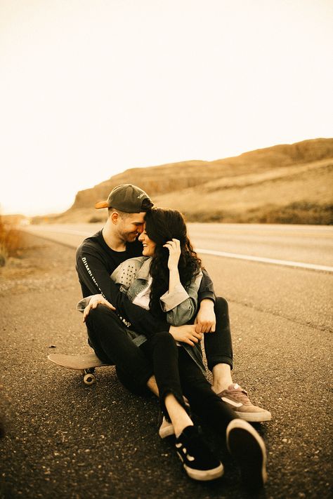 Vans Engagement Pictures, Skater Couples Photoshoot, Skateboarding Couple Aesthetic, Skater Relationship, Skater Wedding, Skateboard Engagement Photos, Skating Engagement Photos, Skateboard Couple, Couples Skateboard Photoshoot