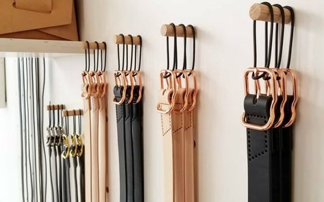 Retail Belt Display Ideas, Belts Display Retail, How To Display Belts In A Boutique, Belt Hanging Ideas, Belt Display Retail, Belt Display Rack, Boutique Store Displays, Belt Store, Art Studio Storage