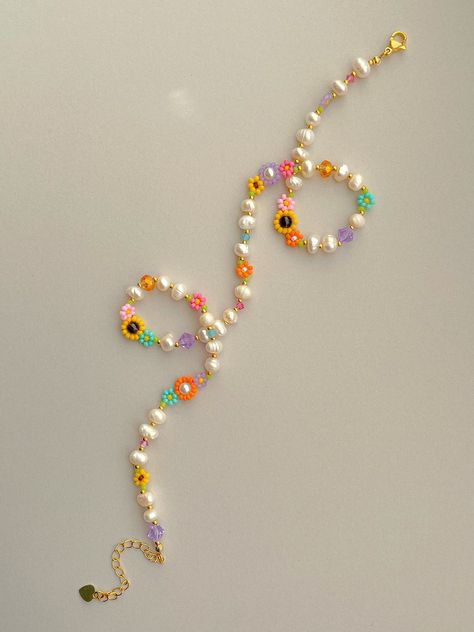 Posie Necklace Delicate Colorful Flower Necklace Dainty Seed Bead Choker Pearl Necklace - Etsy How To Make Beaded Necklaces, Seed Bead Diy, Beads Necklace Design, Bead Jewelry Ideas, Flower With Beads, Diy Beaded Jewelry, Choker Pearl Necklace, Seed Beads Diy, Choker Pearl