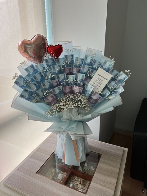 Korean Money Bouquet, Bucket Uang 50 Rb, Bucket Money, Bouquet Reference, Bucket Uang, Gifts Bouquet, Wedding Gift Hampers, Diy Bouquet Wrap, Retail Architecture