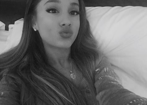 pinterest : ghostinavenue Ariana Grande Dark Aesthetic, Ariana Grande Black And White, Ariana Grande Pfps, Ariana Grande Selfie, Ariana Grande 2014, Ariana Grande Icons, Ariana Grande Instagram, Ariana Grande Album, Tiny Elephant