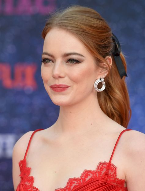 This Is the Grown-Up Way to Wear Black Bows in Your Hair | Brit + Co Black Bow Ponytail, Grown Out Red Hair, Emma Stone Updo, Emma Stone Makeup, Emma Stone Outfit, Hairstyles With Bows, Georgia Steel, Emma Stone Hair, Red Carpet Hair