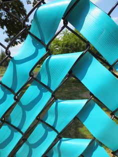 Phyllis Odessey: WEAVING In and Out Chain Link Fence Privacy, Fence Weaving, Weave Colors, Garden Fence Art, Diy Fence, Fence Art, Park Playground, Island Park, Modern Backyard