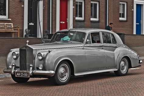 Rolls-Royce Silver Cloud II 1960 (8303) | 1960 Rolls-Royce M… | Flickr Rolls Royce Models, Classic Rolls Royce, Rolls Royce Silver Cloud, Luxury Cars Rolls Royce, Pimped Out Cars, Classic Racing Cars, Car Tattoos, Silver Cloud, Car Aesthetic