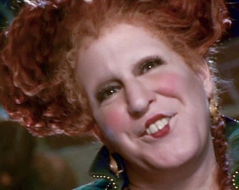 Hocus Pocus Winifred Costume, Winifred Sanderson Makeup, Halloween Costumes For Gingers, Exterior Halloween Decor, Winifred Costume, Sanderson Sisters Costumes Diy, Winnifred Sanderson, Hocus Pocus Makeup, Winnie Sanderson