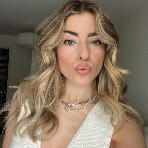 instagram: @iamcharlotteolivia Hair Colour Inspo, Beige Balayage, Bamboo Blonde, London Style, Warm Beige, Color Inspo, Hair Inspo Color, Blonde Balayage, Hair Colour