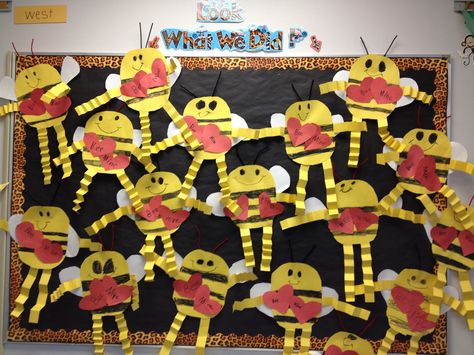 Valentine Bees bulletin board! Bee Bulletin Boards, Friendship Week, February Preschool, Door Bulletin Boards, Bee Ideas, Bee Heart, Cute Bulletin Boards, Bullentin Boards, Valentine Art