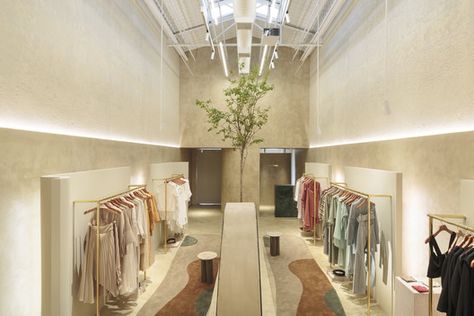 Store Shelves Design, Retail Store Interior Design, Retail Space Design, Clothing Store Design, Gia Lai, Store Design Boutique, Childrens Clothing Stores, Retail Store Interior, Shop Fittings