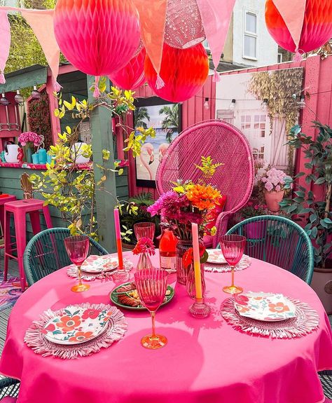 Maximalist Backyard, Garden Tablescape, Pink Patio, Maximalist Wedding, Barbie Vibes, Sukkot, Barbie Style, Pink Home Decor, Camper Life