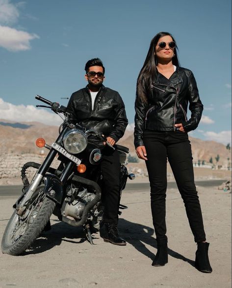 Motorcycle Photo Shoot, Couple Photoshoot Outfits, Pre Wedding Shoots, Bike Wedding, Bullet Bike, Pre Wedding Photoshoot Props, Bike Couple, Couple Jacket, Pre Wedding Photoshoot Outfit