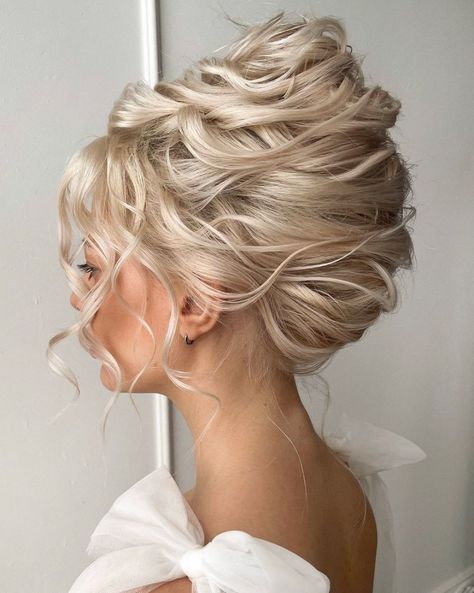 Wedding Messy French Roll Spring Wedding Hairstyles, Modern French Twist, Hair Bun Design, Henley Festival, Undone Hair, Mother Of The Bride Hair, Glamorous Hair, Wedding Hair Ideas, Updos For Medium Length Hair