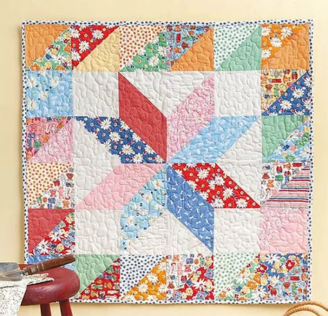 Turn an Easy Star Into a Pretty Wallhanging - Quilting Digest Easy Table Runners, Quilted Runners, Colchas Quilting, Easy Table, Market Table, Quilting Blocks, Half Square Triangle Quilts, Table Quilts, Classic Table