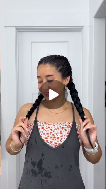 Emily Chandler on Instagram: "First completely wet hair with cold water then apply conditioner from roots to ends! Save for later, it’s a life saver🤍✨👙🍉 #fyp #hairhacks #beautytips #summerhacks #girls" How To Style Wet Hair, Hairstyles To Do With Wet Hair, Hairstyles For Wet Hair, Wet Style, Summer Hacks, Save For Later, Wet Hair, Hair Products, Hair Hacks