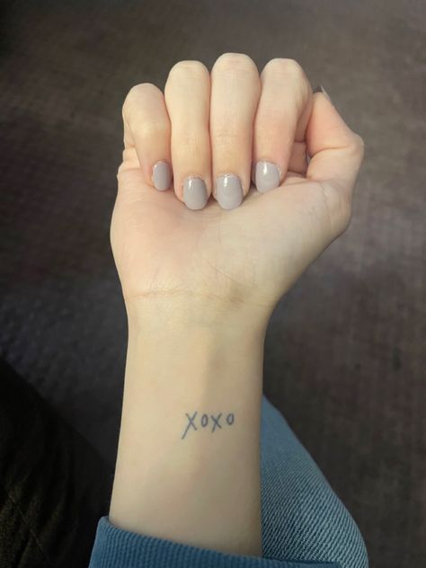 Kiss Kiss Tattoo, Xoxo Matching Tattoos, Xoxo Tattoo Small Wrist, Xoxo Wrist Tattoo, Hugs And Kisses Tattoo, Xoxo Tattoo Small Cursive, Xo Xo Tattoo, Xoxo Tattoo Fonts, Xoxo Tattoo Ideas