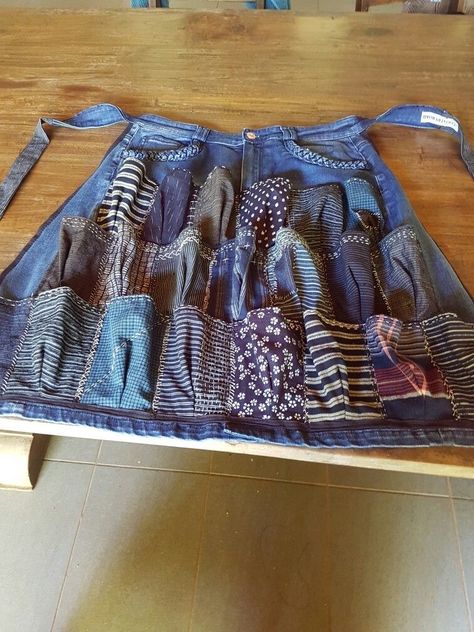 Egg Apron, Egg Collecting Apron, Apron Pattern Free, Egg Aprons, Apron Tutorial, Diy Apron, Apron Sewing Pattern, Blue Jeans Crafts, Denim Apron