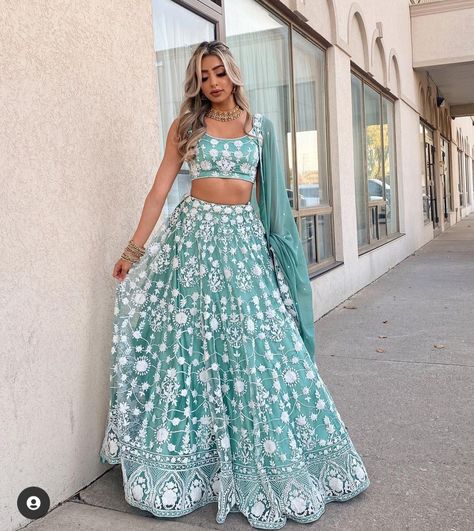 Pretty Lehengas, Indian Prom Dresses, Bright Colored Outfits, Indian Wedding Lehenga, Sangeet Outfit, Lehenga Saree Design, Trendy Outfits Indian, Wedding Lehenga Designs, Lehenga Designs Simple