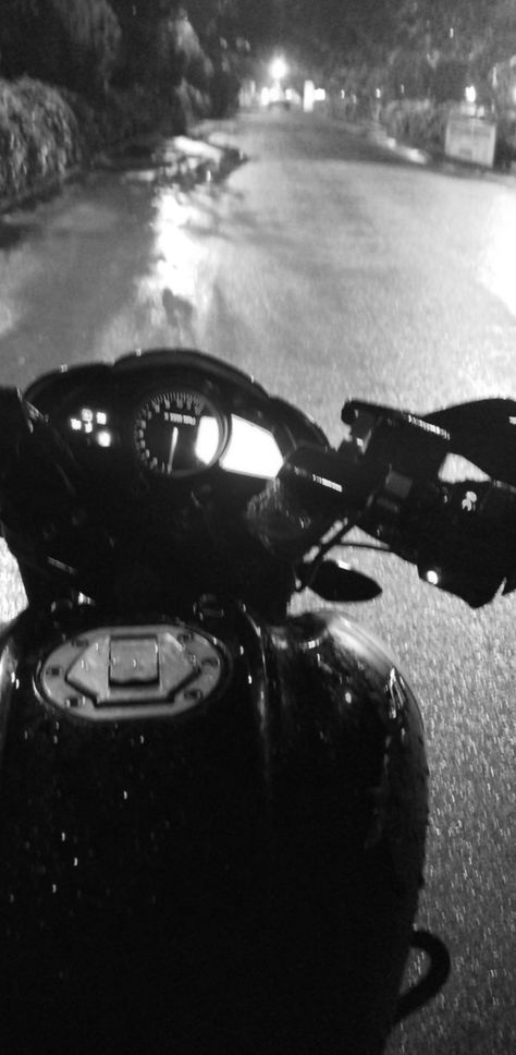 Rainy rides Ns 200 Night Ride, Rainy Bike Ride, Rainy Night Snap, Bike Ride Aesthetic, Ride Aesthetic, Night Bike Ride, Ns 200, Streak Ideas, Rain Photo