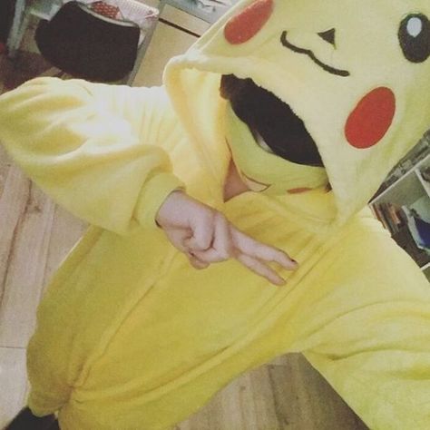 Disfraz de Pikachu - Trajes para adultos, niños y bebés desde 12,99€ Pichachu Costume, Pikachu In Costume, Pikachu Onesie, Poncho Pikachu, Pokemon Kigurumi, Pikachu