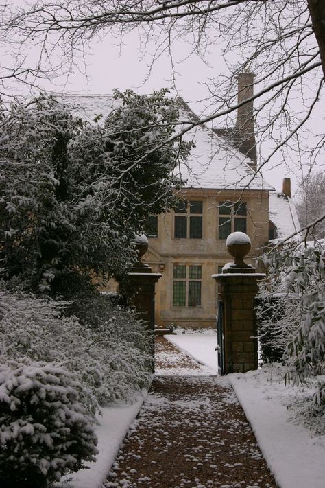 Snowy House, Deco Champetre, Winter Cottage, Winter Magic, Winter Scenery, Winter Wonder, Winter Aesthetic, Winter House, Winter Scenes