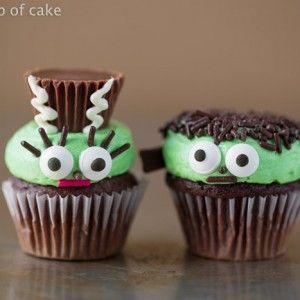 Mini Cupcakes: Meet the bride, her tasty personality is bigger than her hair. October Cupcakes, Frankenstein Cupcakes, Menu Halloween, Halloween Food Cupcakes, Cupcakes Halloween, Monster Treats, Dessert Halloween, Postres Halloween, White Almond Bark