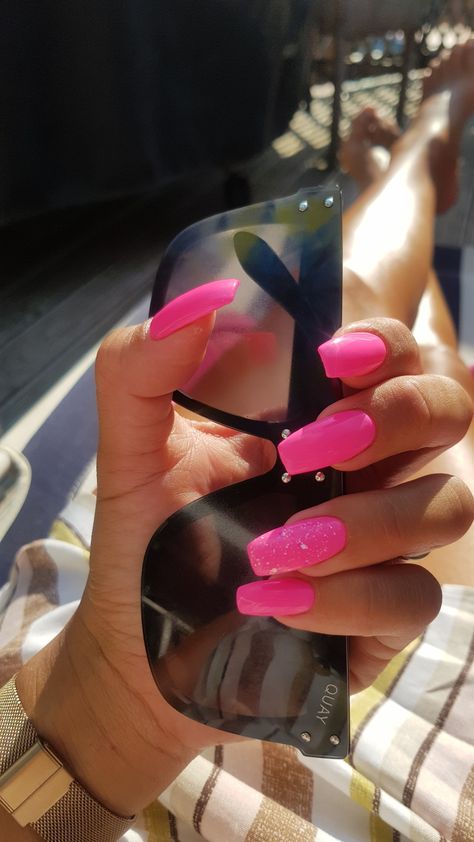 Bright Pink Acrylics, Hot Pink Hoco Nails, Hot Pink Tip Nails, Hot Pink Beach Nails, Hot Pink Acrylics, Hot Pink Nail Ideas Summer, Hot Pink Sparkly Nails, Hot Pink Fake Nails, Hot Pink Shiny Nails