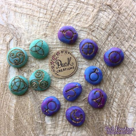 Witchy Items To Sell, Polymer Clay Runes, Witchy Clay Ideas, Clay Runes, Witchy Clay Crafts, Witch's Runes, Witchcraft Crafts, Autumnal Crafts, Polymer Clay Witch