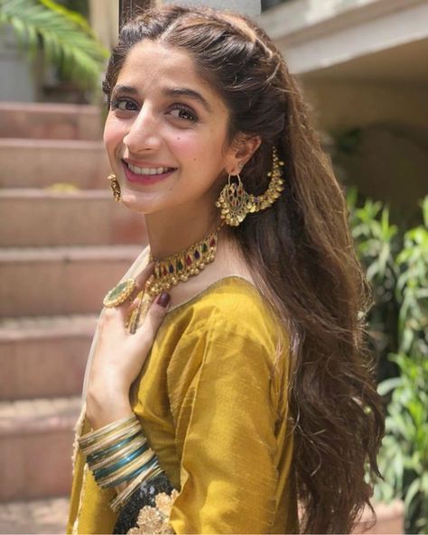 Hairstyle On Pakistani Suit, Recreation Photos, Haldi Makeup, Cultural Outfits, Mawra Hocane, Desi Aesthetics, Aesthetic Photoshoot, Pak Drama, Desi Fashion Casual