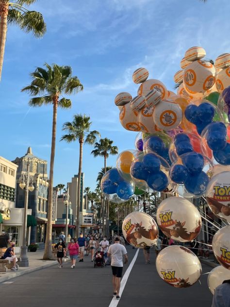 Disney World Balloons, Hollywood Studios Aesthetic, Walt Disney World Aesthetic, Wdw Aesthetic, Disney World Fall, Aesthetic Hollywood, Disney Core, Disney List, Disney Ootd