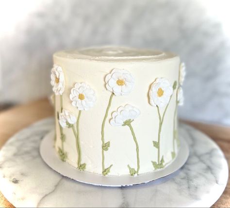 Simple Daisy Cake Design, Birthday Cake With Daisy Flowers, Daisy Inspired Cake, White Daisy Birthday Theme, White Cake With Daisies, Sage Green And Daisy Birthday, Daisy 1st Birthday Cookies, Modern Daisy Birthday, Smash Cake Flowers