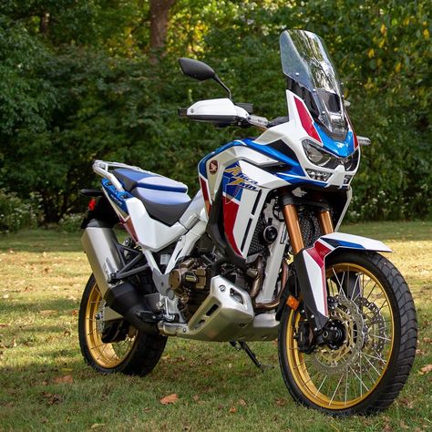 Honda Powersports US on Instagram: “Which model would you choose? The 2020 Africa Twin Adventure Sport ES in Pearl Glare White/Blue ⚪ 🔵 or the 2020 Africa Twin in Matte Black…” Africa Twin Adventure Sports, Honda Africa Twin, Minions Wallpaper, Africa Twin, Moto Cross, Adventure Sports, Adventure Bike, Super Bikes, Kawasaki Ninja