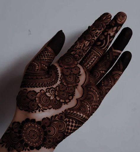 Fashionable Mehndi Design, Teej Mehendi Design Latest, Muslim Mehndi Design, Aesthetic Henna, Beautiful Simple Mehndi Design, Keep Smile, Palm Mehndi Design, Designs Mehndi, Henna Tattoo Designs Hand