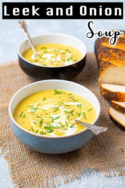 Leek And Onion Soup, Onion Leek Soup, Vegan Onion Soup, Soup Leek, Simple Soup Recipes, Cheap Ingredients, Simple Soups, Autumn Soup, Parmesan Soup