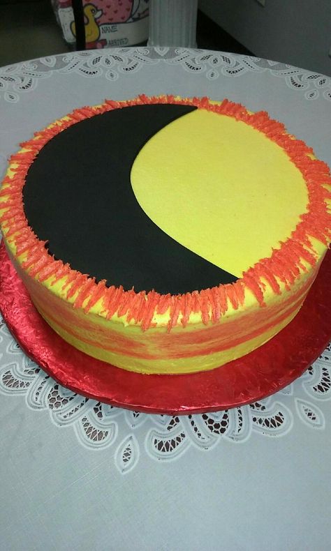 Solar Eclipse 2017 Solar Eclipse Cake, Eclipse Themed Food, Eclipse Cake, Cake Designs Wedding, Solar Eclipse 2017, Cake Designs Images, Themed Food, Kentucky Derby Party, Total Solar Eclipse