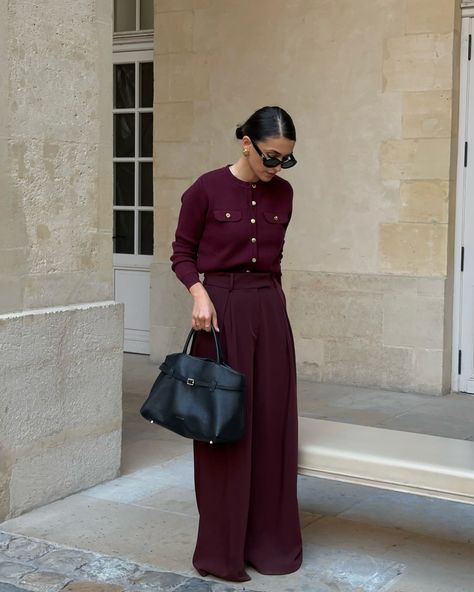 Autumn in a carrousel #falloutfits Burgundy Sweater Outfit, Burgundy Skirt Outfit, Skirt Outfit Fall, Burgundy Skirt, Winter Sweater Outfits, Burgundy Outfit, Burgundy Sweater, Fall Outfits For Work, Trendy Fall Outfits