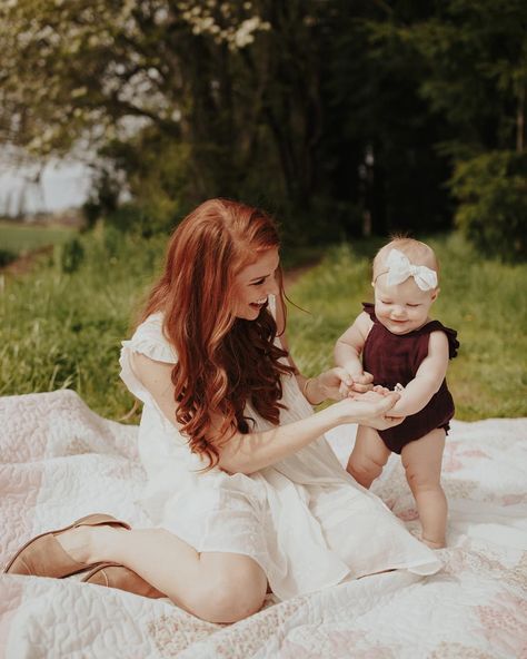 Audrey Mirabella Roloff on Instagram: “Mom question 🙋🏼‍♀️What are some of your favorite baby-led-weaning finger foods or even just easy and healthy meals for babies! I’ll admit,…” Military Family Photography, Meals For Babies, Redhead Mom, Audrey Roloff, Instagram Mom, The Best Is Yet To Come, Led Weaning, Baby Led Weaning, Cute Family