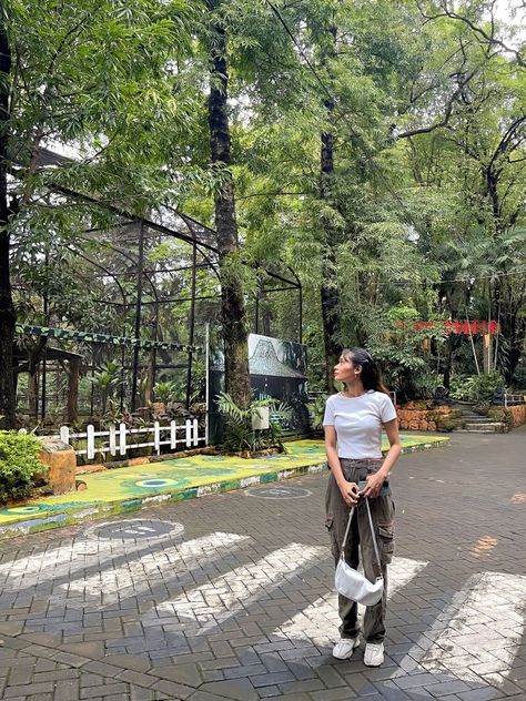 Aesthetic Zoo Outfit, Caption For Zoo Pictures, Zoo Day Aesthetic, Outfit Taman Safari, Singapore Zoo Outfit, Zoo Outfit Aesthetic, Outfits For The Zoo Spring, Aesthetic Zoo Pictures, Outfit Zoo Date