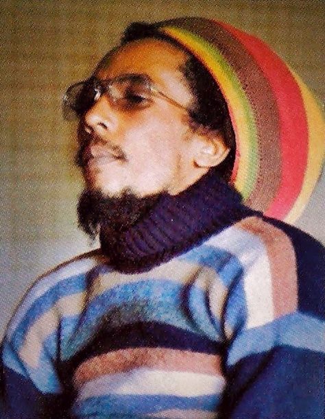 "It's better you see to be humble than to be (blind and) mighty!! Bob Marley Bobs Pic, Marley Family, Bob Marley Legend, Bob Marley Pictures, Damian Marley, Reggae Bob Marley, Image Positive, Peter Tosh, Bob Marley Art