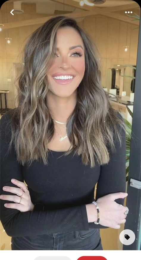 Medium Length Hair Styles With Highlights, 2023 Hair Color Trends For Women Blue Eyes, 2023 Haircuts For Women Side Part, Medium Length Balayage Hair Brunettes, Popular Brown Hair Colors, Millenial Haircut Women, Brunette Balayage Hair 2023, Brunette Hair Summer 2023, Mid Length Hair With Side Part