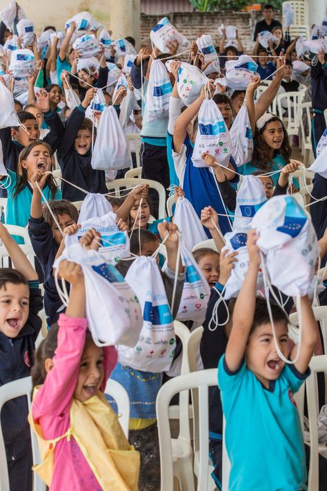 Paraguay under water: supporting children in a year-long flood | More than 100 children received personal hygiene kits in a single instance, thanks to EU Humanitarian Aid partners UNICEF, OXFAM and ADRA. Here they are proudly showing off their kits.  Photo credit: ©UNICEF/Vera/2016 Studies Aesthetic, Humanitarian Aid, International Relations, Under Water, Personal Hygiene, The Republic, Travel Bucket, Photo Credit, Bucket List