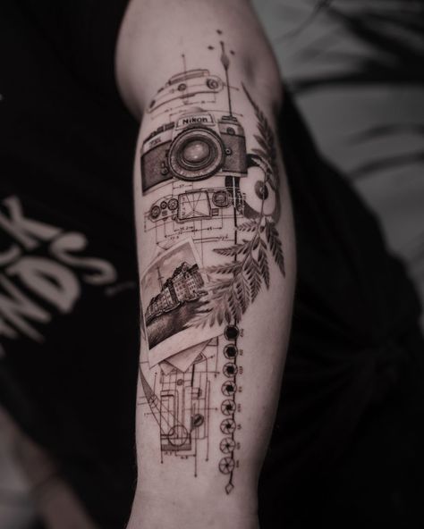 Camera Film Tattoo, Collie Tattoo, Camera Outline, Tattoo Dos, Tatts Ideas, Camera Tattoo Design, Photographer Tattoo, Electronic Tattoo, Camera Tattoos