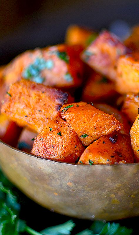 Roast And Sweet Potatoes, Roast Yams Oven, Best Way To Roast Sweet Potatoes, Herb Roasted Sweet Potatoes, Roasted Sweet Potatoes And Pears, Rosemary Sweet Potatoes Roasted, Thanksgiving Diner, Savory Sweet Potato Recipes, Roasted Yams