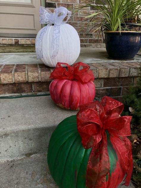 Pumpkins Turned Into Christmas Decor, Pumpkins Into Christmas Decorations, Turn Pumpkins Into Christmas Decor, Pumpkin Christmas Decor, Christmas Pumpkins Decoration Ideas, Xmas Pumpkins, Christmas Pumpkins Painted, Step Decor, Witchy Christmas