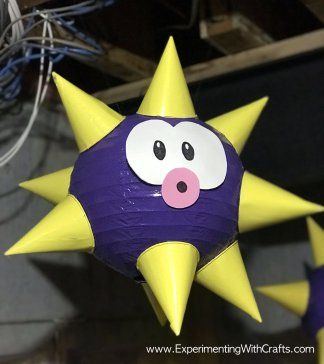 Super Mario Urchins – Experimenting with Crafts. Learn how to create Super Mario home decor. Mario And Luigi Crafts, Super Mario Theme Classroom, Super Mario Decorations, Mario House, Mario Classroom, Mario Pumpkin, Nintendo Birthday, Super Mario Room, Mario Kart Party