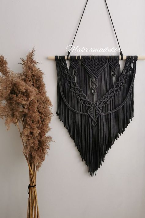 https://www.instagram.com/p/CZSM5fyLIqt/?utm_source=ig_web_copy_link Black And Cream Macrame Wall Hanging, Outdoor Macrame Wall Hanging, Macrame Wall Hanging Black, Painted Macrame, Black Macrame Wall Hanging, Macrame Wall Hanging Ideas, Macrame Products, Macrame Decoration, Wall Decor Macrame