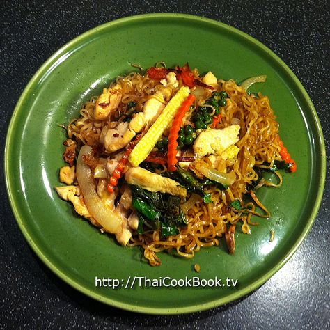 Heart Healthy Diet Recipes, Pad Kee Mao, Thai Recipes Noodles, Thai Drunken Noodles, Spicy Ramen Noodles, Fried Noodle, Thai Foods, Thai Words, Drunken Noodles