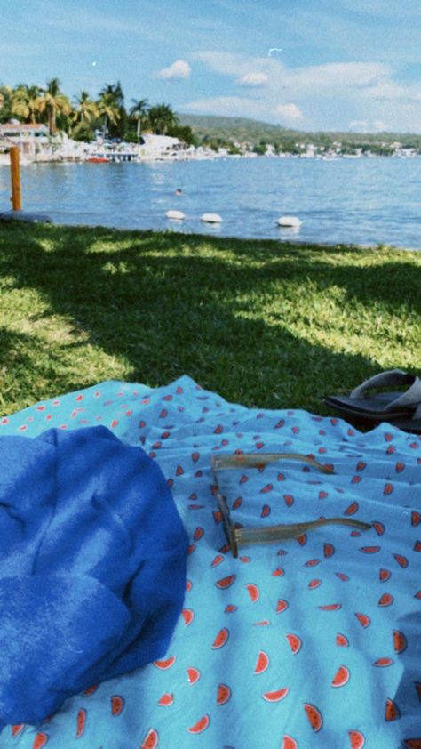 #aesthetic #picnic #picnicblanket #picnicfoodideas #picnicinthepark #date #dateideas #free #grass Blanket On Grass Aesthetic, Abc Dates, Grass Aesthetic, 2023 Moodboard, Aesthetic Picnic, 2024 Moodboard, Beach Date, Picnic Date, Picnic In The Park