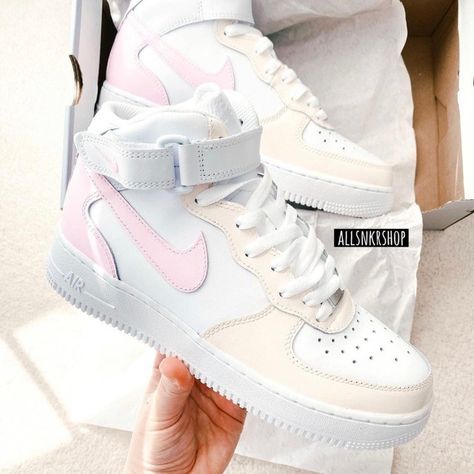 Nike Air Force 1 Mid, Nike Shoes Air Force, White Nike Shoes, Nike Shoes Girls, Basket Style, Jordans Girls, Preppy Shoes, Jordan Shoes Girls, Air Force 1 Mid