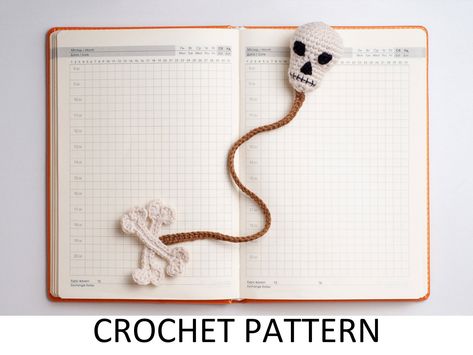 Creepy Amigurumi, Bookmark Crochet Pattern, Bookmark Crochet, Cute Creepy, Bookmark Pattern, Crochet Skull, Beginner Crochet Tutorial, Crochet Design Pattern, Crochet Lessons